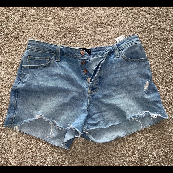 Hollister Pants - Hollister high-rise mom short 3”